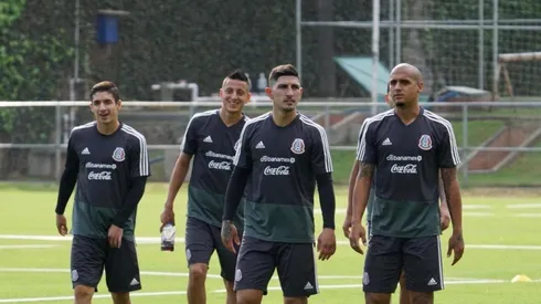 El Piojo junto a sus compañeros en el primer entrenamiento de Martino
