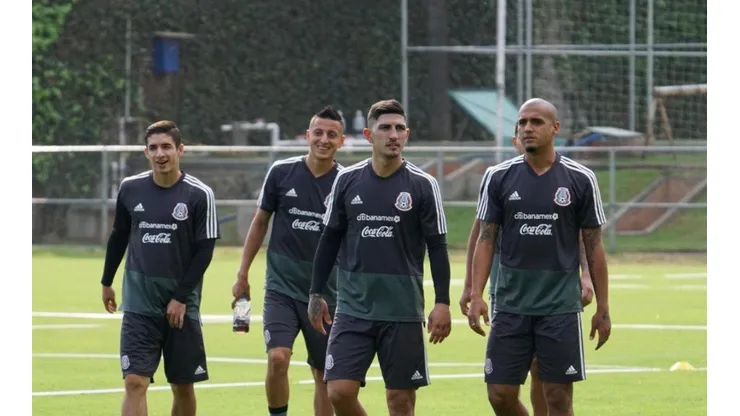 El Piojo junto a sus compañeros en el primer entrenamiento de Martino