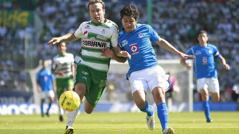 Domínguez debutó en 2006 con Cruz Azul.
