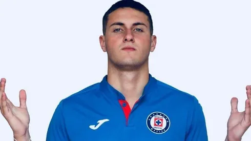 Santi Giménez fue inscrito por Cruz Azul.