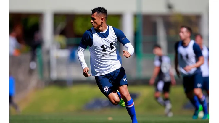 Yotún llegó a Cruz Azul hace pocas semanas.