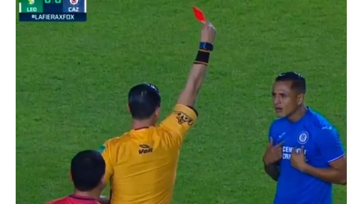 Yotún fue expulsado jugando ante León.