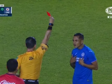 Polémica: Penal de Mena para León termina con Yotún expulsado en Cruz Azul