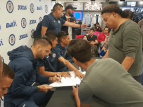 Aficionados llenaron local para autógrafos del plantel