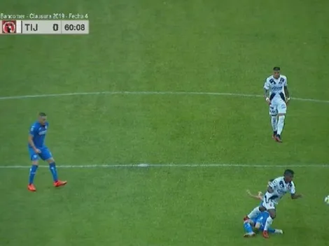 ¿Debut y despedida? Eustáquio se salva de ser expulsado al minuto en cancha gracias al VAR