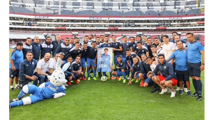 El plantel de Cruz Azul le envió su apoyo a Silva.