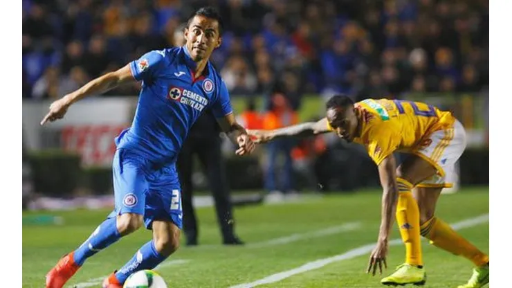 En duda para Caixinha, observado por Martino