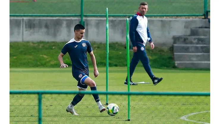 Eustáquio entrenó ayer por primera vez con Cruz Azul. (Archivo)