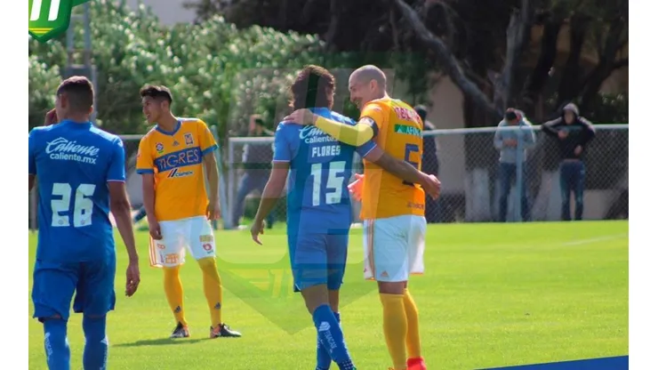 Flores anotó el primer gol del partido.