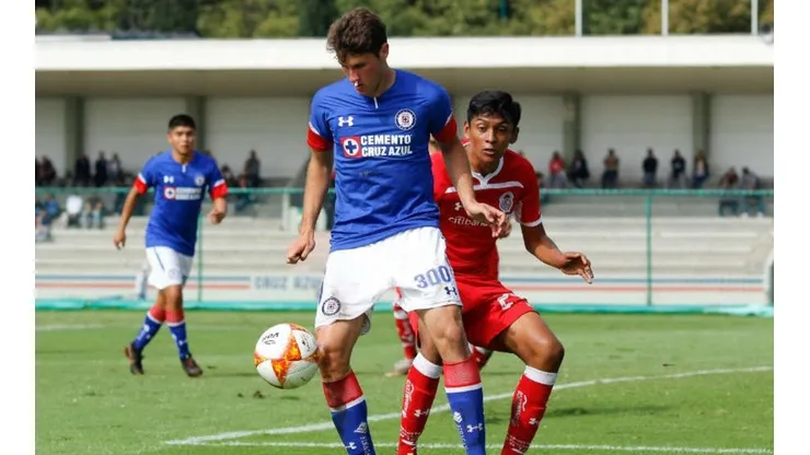 Santiago Giménez durante un partido con la sub-20. (Foto: Archivo)