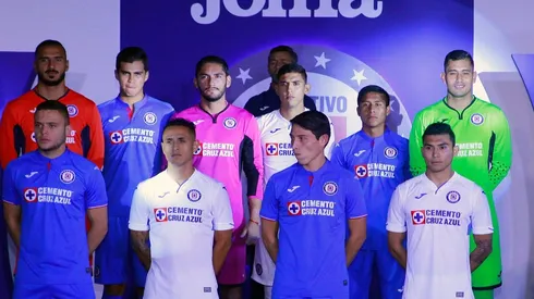 Cruz Azul presentó playeras hace una semana. (Jam Media)