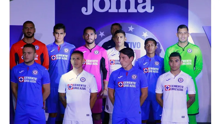 Cruz Azul presentó playeras hace una semana. (Jam Media)