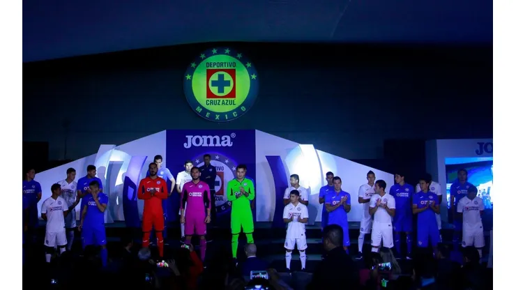 Cruz Azul estrenó nueva playera hace unos días. (Jam Media)