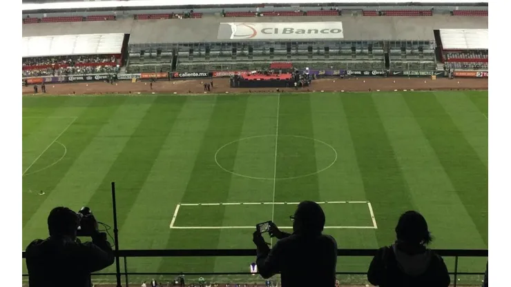 El césped del Estadio Azteca luce muy bien. (Abigaíl Parra)