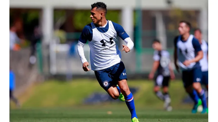 Yotún podría debutar este viernes por Cruz Azul. (Jam Media)