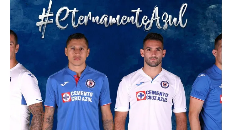 Cruz Azul presentó su nueva playera 2019. (Archivo)