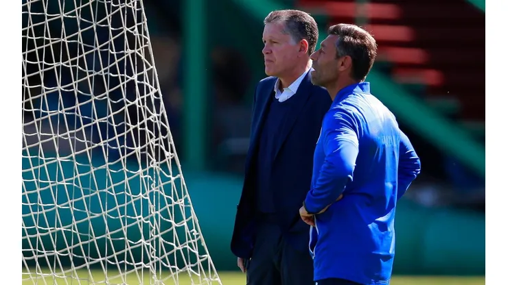 Ricardo Peláez y Pedro Caixinha conversan en el última entrenamiento. (Foto: Jam Media)