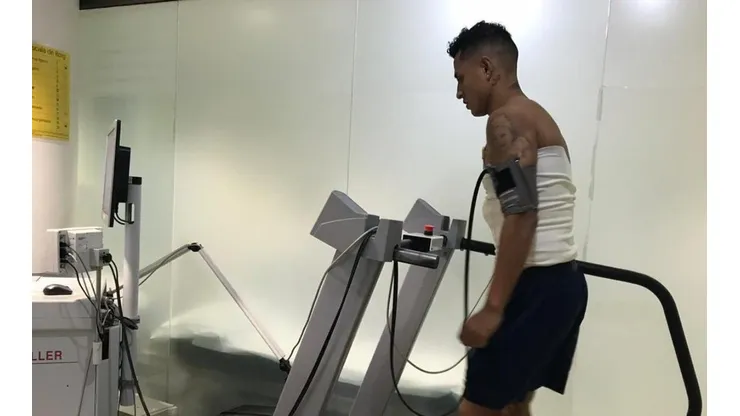 Yoshimar Yotún durante las pruebas médicas con Cruz Azul. (Foto: Cruz Azul)
