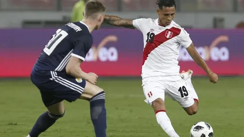 Yoshimar Yotún disputando un partido con su selección. (Foto: Getty Images)