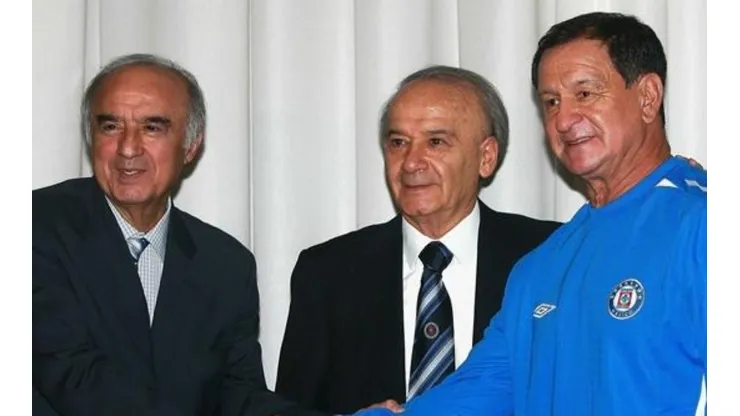 Los hermanos Álvarez Macías dirigen a Cruz Azul. (Archivo)
