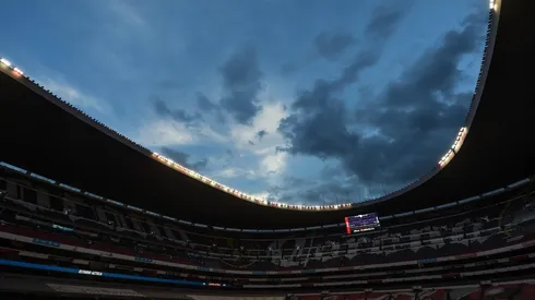 Las vallas de seguridad del Estadio Azteca ya se están ubicando en el recinto deportivo.
