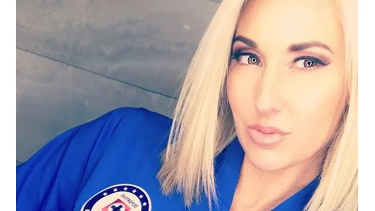 Jeni Summers, la fanática más caliente de Cruz Azul