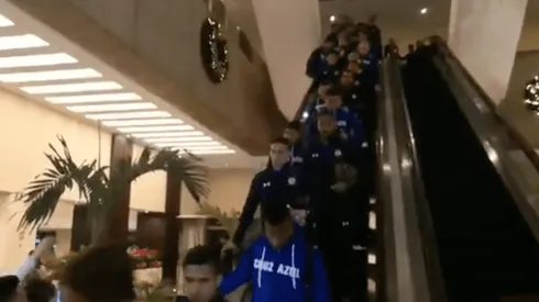 Cruz Azul ya partió rumbo al estadio. (ESPN)