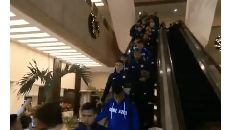 Cruz Azul ya partió rumbo al estadio. (ESPN)
