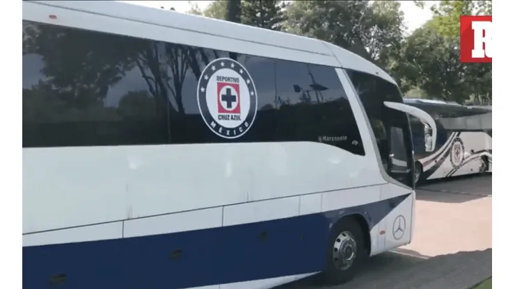 Cruz Azul recibió su primer regalo de navidad por parte de Mercedes Benz.