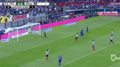 Caraglio falló el penal pero anotó el 1-0. (Univisión)