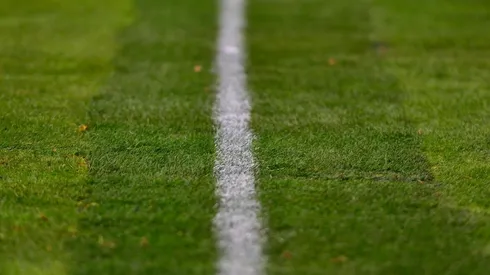 El césped del Azteca no quedó en buen estado. (Jam Media)