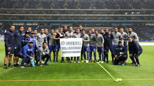 Cruz Azul envió apoyo al Dr. Ernesto quien sufrió la perdida de su madre.