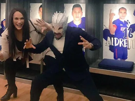 Dos estrellas de WWE llegaron al Azteca para apoyar a La Máquina