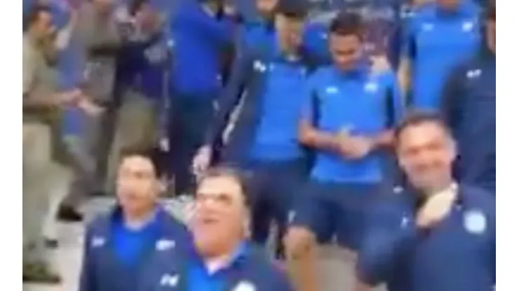 Trabajadores de la Noria despiden al plantel de Cruz Azul.
