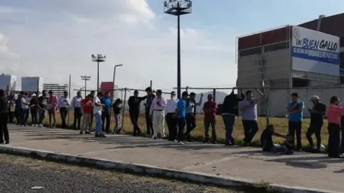 Las filas en La Corregidora fueron muy largas. (TVC Deportes)