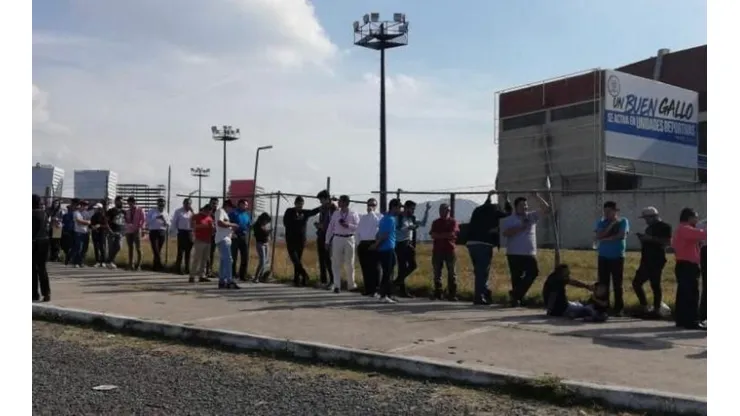 Las filas en La Corregidora fueron muy largas. (TVC Deportes)