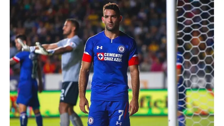 El uruguayo Cauteruccio encabeza desde la cancha esta consigna