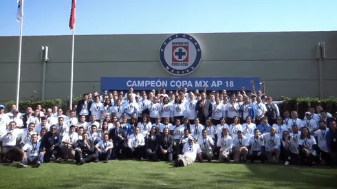 Cruz Azul homenajeó a sus trabajadores. (Cruz Azul Fútbol Club AC)
