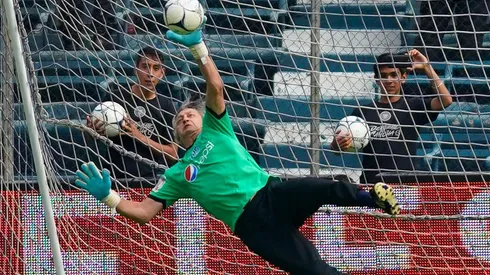 Scoponi jugó el partido de leyendas para despedir el Estadio Azul. (Jam Media)