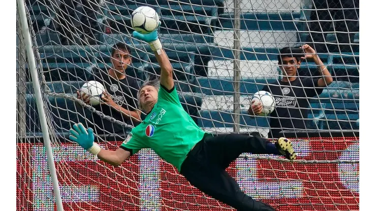 Scoponi jugó el partido de leyendas para despedir el Estadio Azul. (Jam Media)