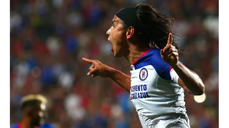 Flores es baja en Cruz Azul desde la jornada 8. (Jam Media)