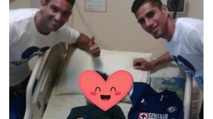 El plantel de la Máquina visitó el Hospital Shriners el día de ayer. (UAzules_)