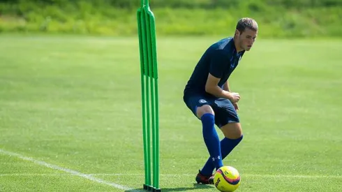 "Santi" aprovecha de estar con su familia en su país natal