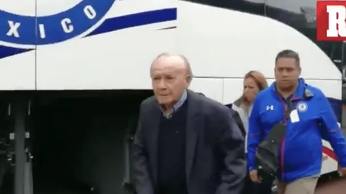 Billy Álvarez felicitó al plantel de Cruz Azul tras el triunfo.