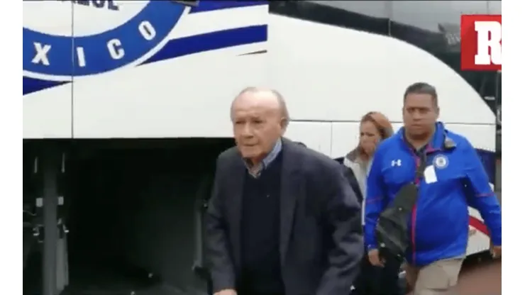 Billy Álvarez felicitó al plantel de Cruz Azul tras el triunfo.