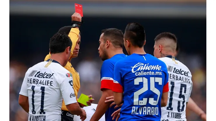 Aldrete recibió doble amarilla en el partido ante Pumas. (Jam Media)