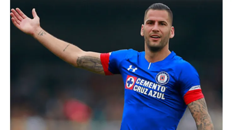 Edgar Méndez abrió la cuenta para Cruz Azul.