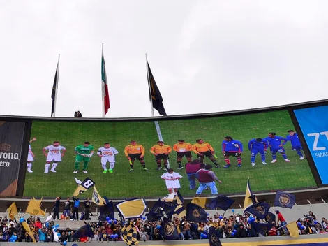 Un asco: Porra de Pumas arroja líquidos a fanáticos de Cruz Azul en CU