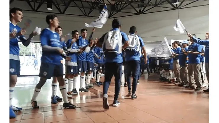 Cruz Azul viajó esta tarde a Monterrey. (Cruz Azul FC)