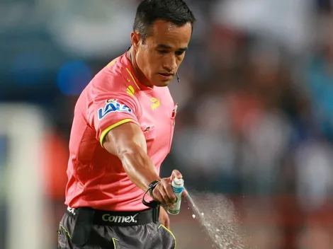 Designan a árbitro que olvidó llevar las tarjetas al estadio para Pumas vs Cruz Azul